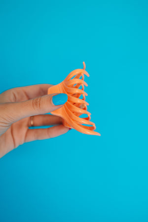 
            
                Load image into Gallery viewer, Peaches Claw Hair Clip
            
        